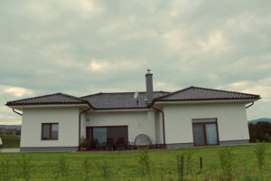 murovaný dom s terasou